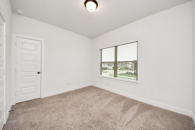 Building Photo - 20926 White Rock Crk Dr