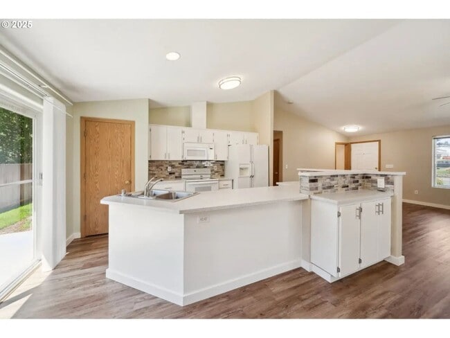 Building Photo - Northeast 21st Street