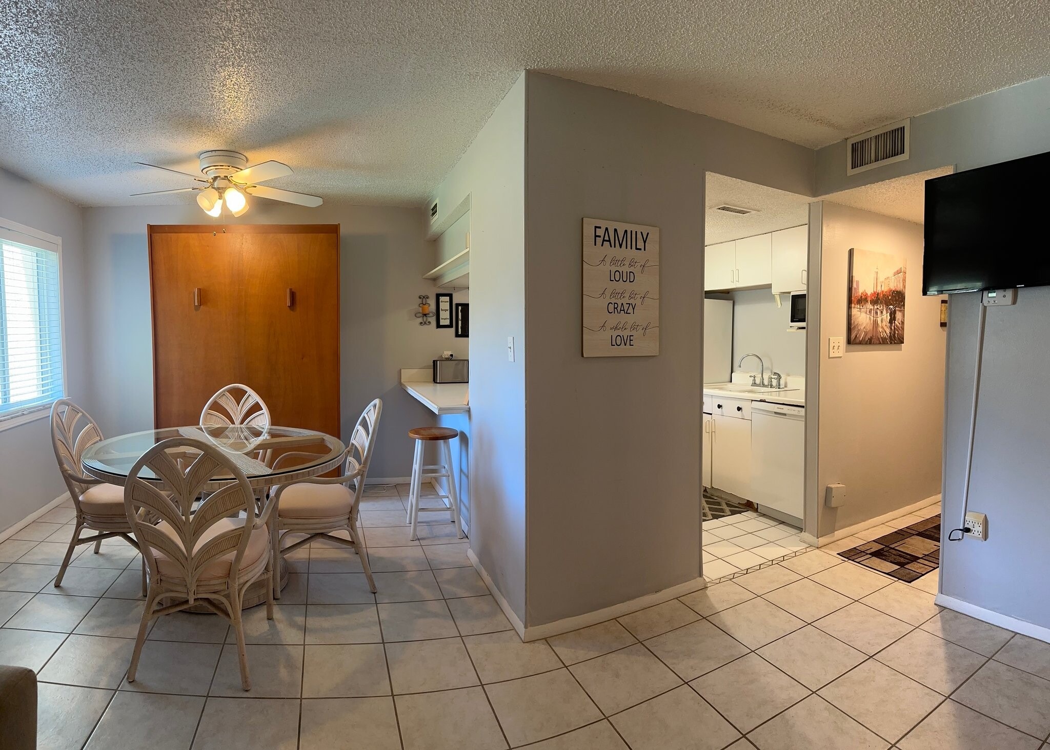 Building Photo - 4215 E Bay Dr