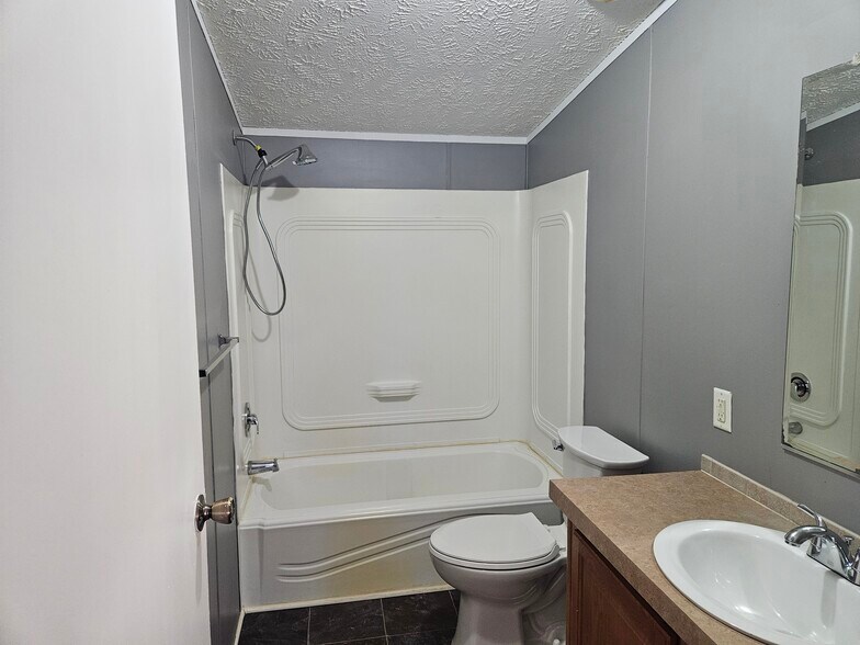 Building Photo - 45 Lynnwood Cir