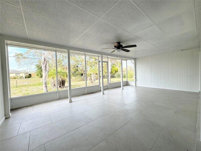 Building Photo - 237 Matisse Cir N