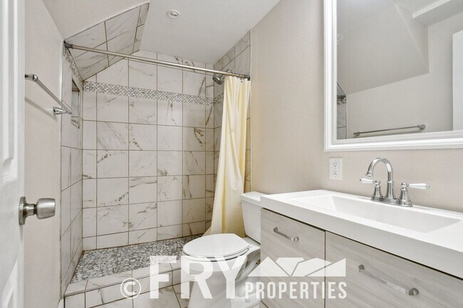 Building Photo - Spacious updated Green Valley Ranch two-story