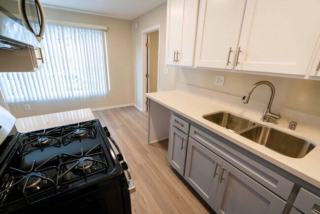 Interior Photo - 11937 Avon Way