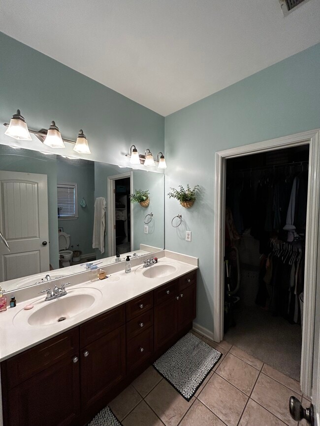 Building Photo - 4300 Ashwood Cove
