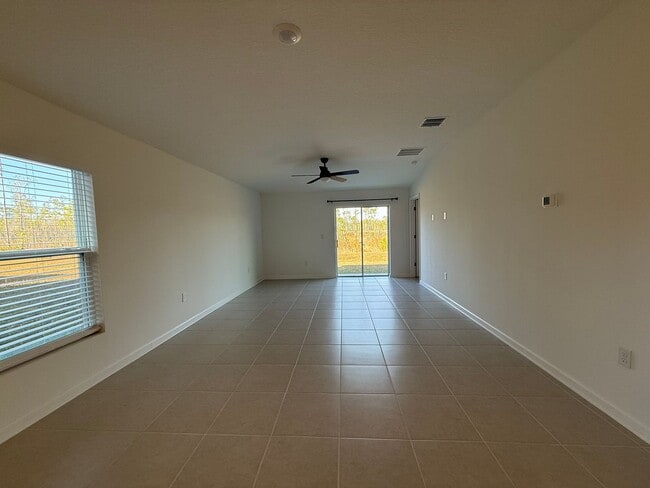 Building Photo - Beautiful 3 bedroom 2 bathroom house