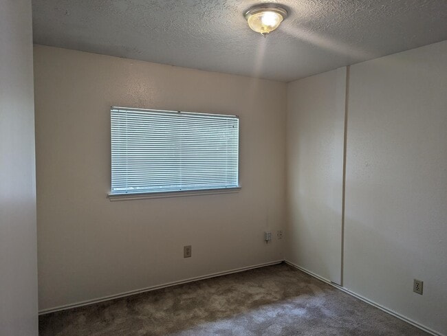 Building Photo - 21318 Meadowhill Dr