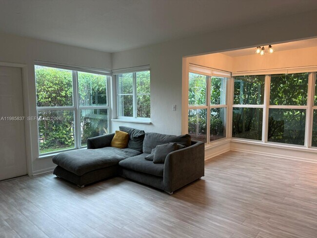 Building Photo - 1247 Marseille Dr