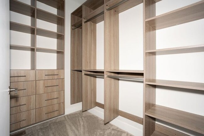 Building Photo - 2 Bedroom Townhome in Chatham Arch