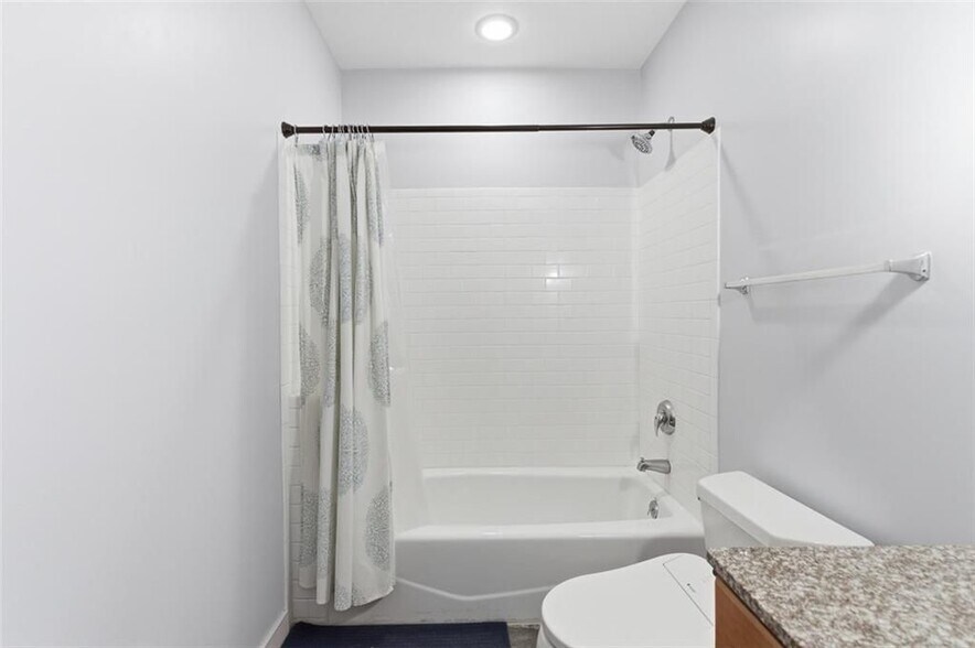 Building Photo - 620 Glen Iris Dr NE