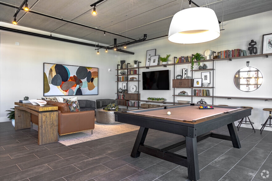 Resident Lounge - Raindance