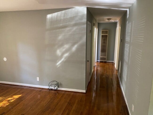 Building Photo - 381 Magnolia Ave