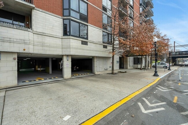 Building Photo - 700 Grove St