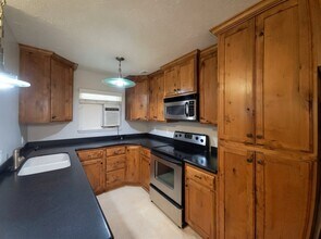 Building Photo - 5614 Meadow Ln