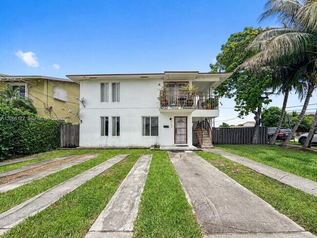 Building Photo - 9103 SW 38th St