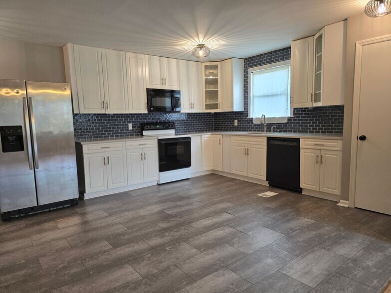 Building Photo - 146 Cranwill Dr
