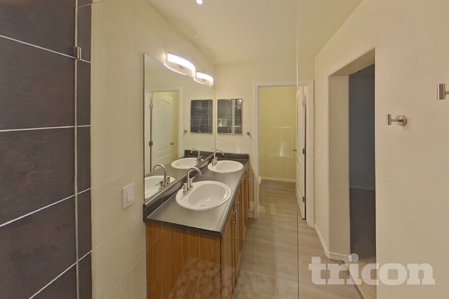 Building Photo - 7147 Silverwind Cir