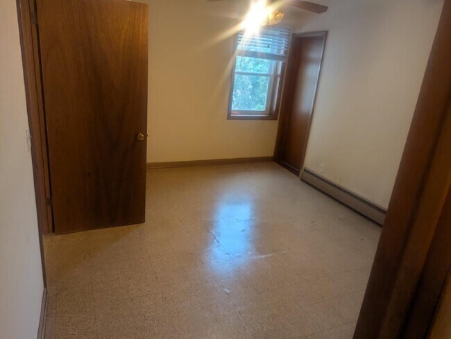 Building Photo - 3 Main St