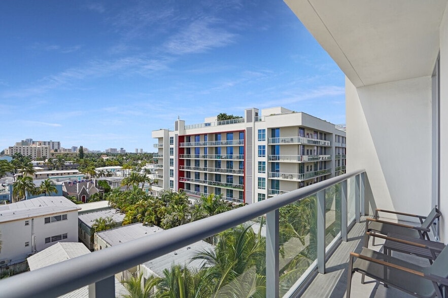 Building Photo - 209 N Ocean Dr