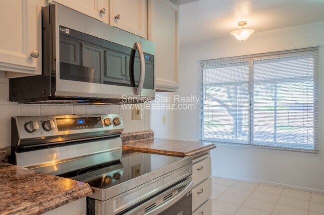 Building Photo - 17230 N Palo Verde Dr