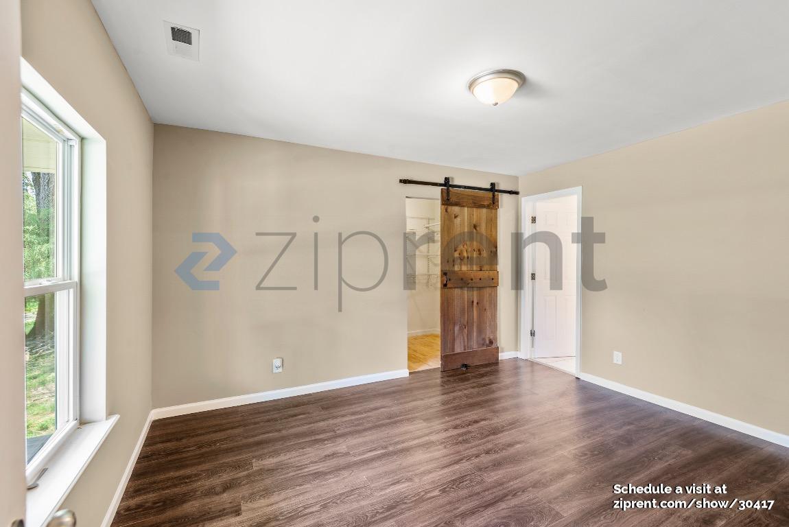 Building Photo - 1114 W Bank St