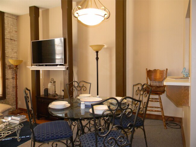 Building Photo - 2315 The Strand