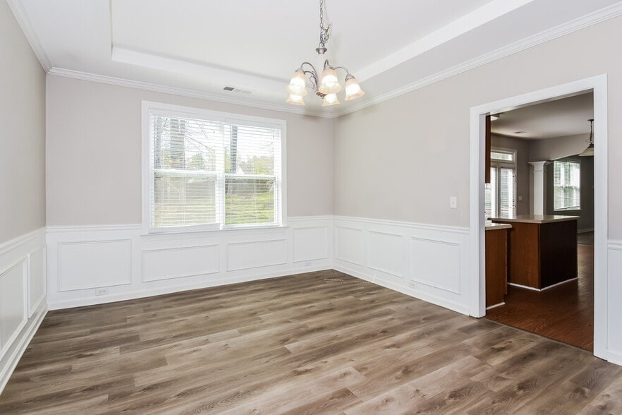 Building Photo - 227 Oakbridge Dr