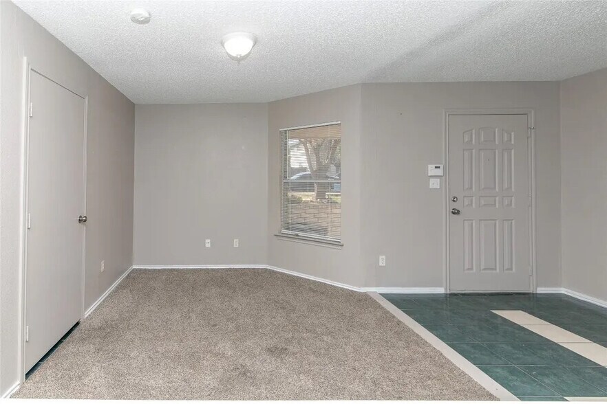 Building Photo - Room in House on Heyerdahl Dr