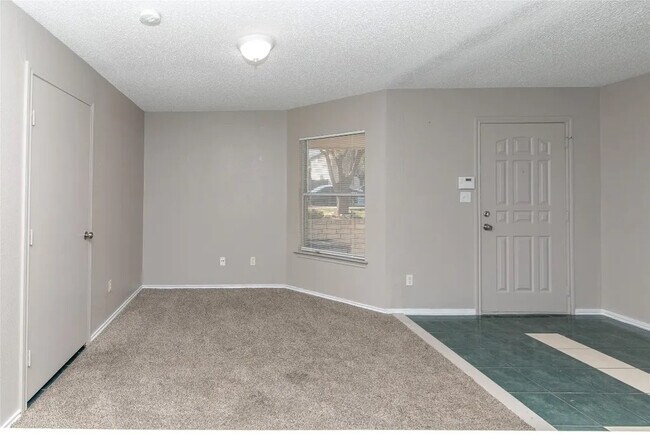 Building Photo - Room in House on Heyerdahl Dr