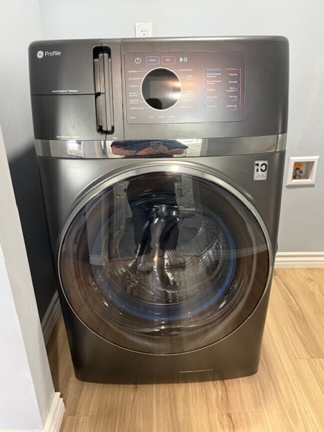 Building Photo - 1616 E Harding St