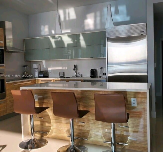 Building Photo - 2020 N Bayshore Dr