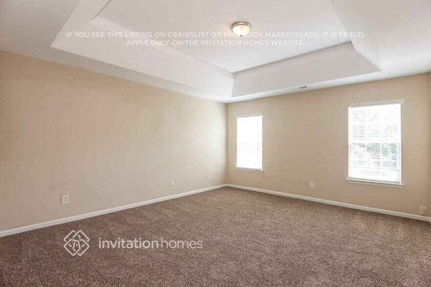 Building Photo - 8422 Oak Dr
