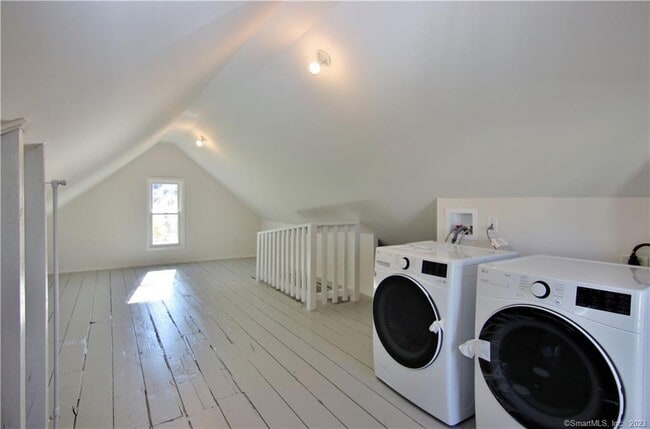 Building Photo - 11 Dolsen Pl