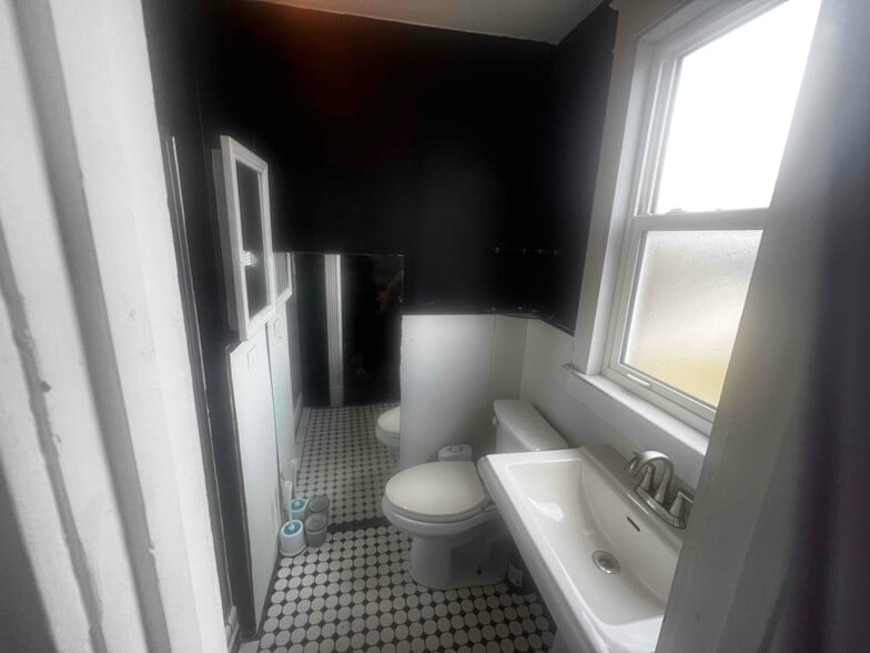 Building Photo - 300 Spg Gdn Ave S