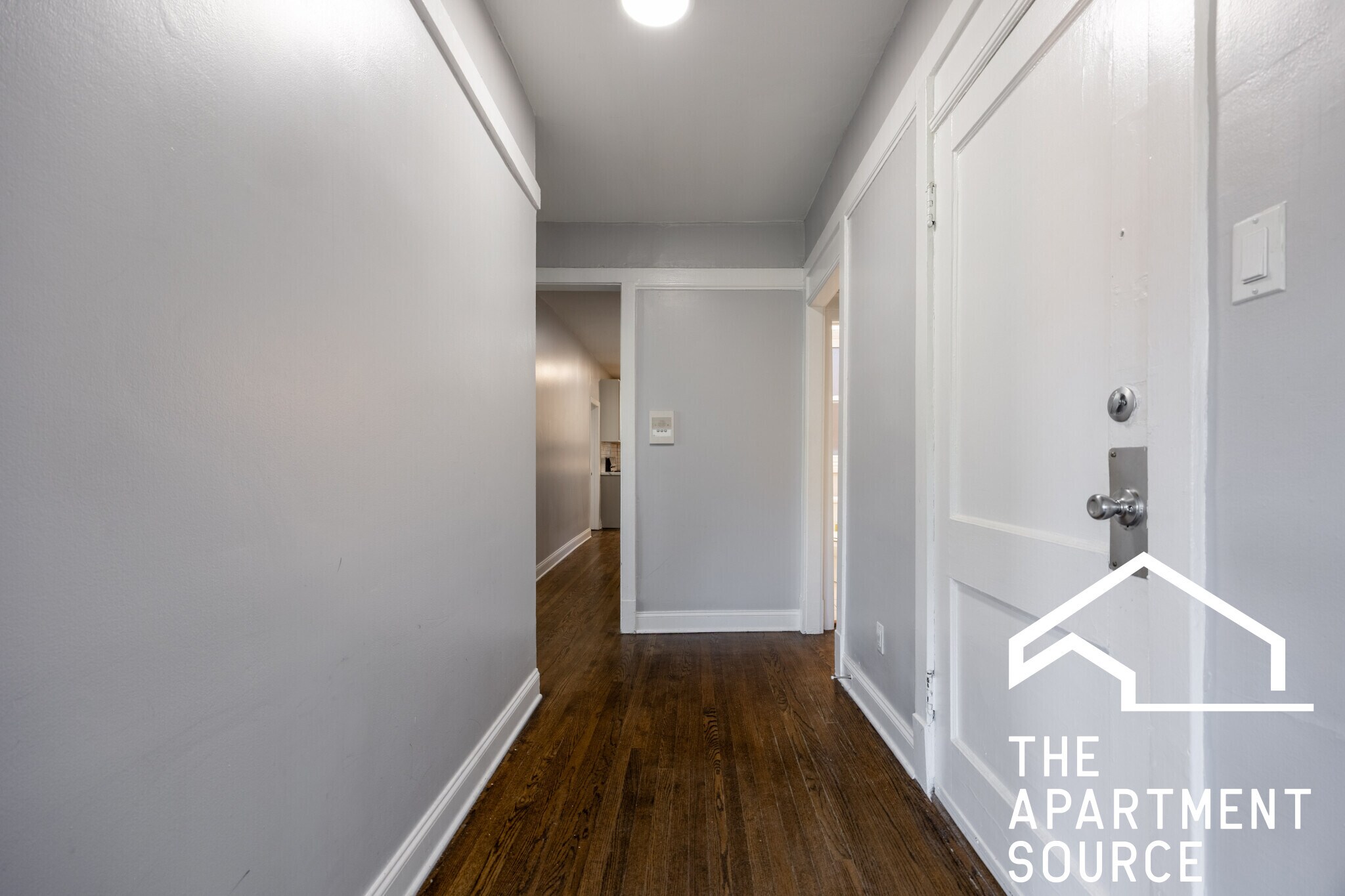 Building Photo - 6259 N Lakewood Ave