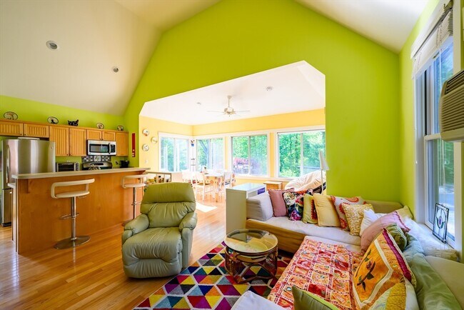 Building Photo - 7 White Pine Knoll