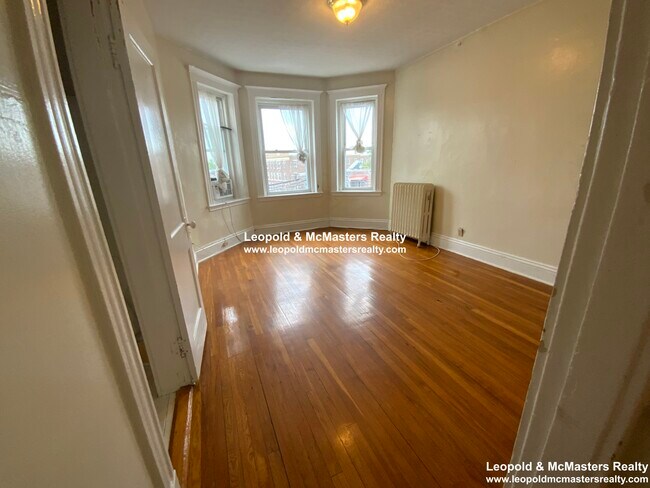 Primary Photo - 159 Kelton St