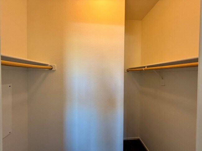 Building Photo - 3 BED 2.5 BATH 2 CAR GARAGE HOME w/ LOFT &...