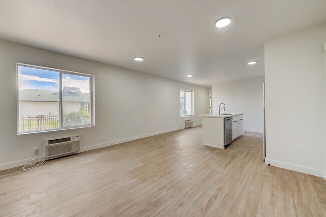 Building Photo - 404 E 5600 S