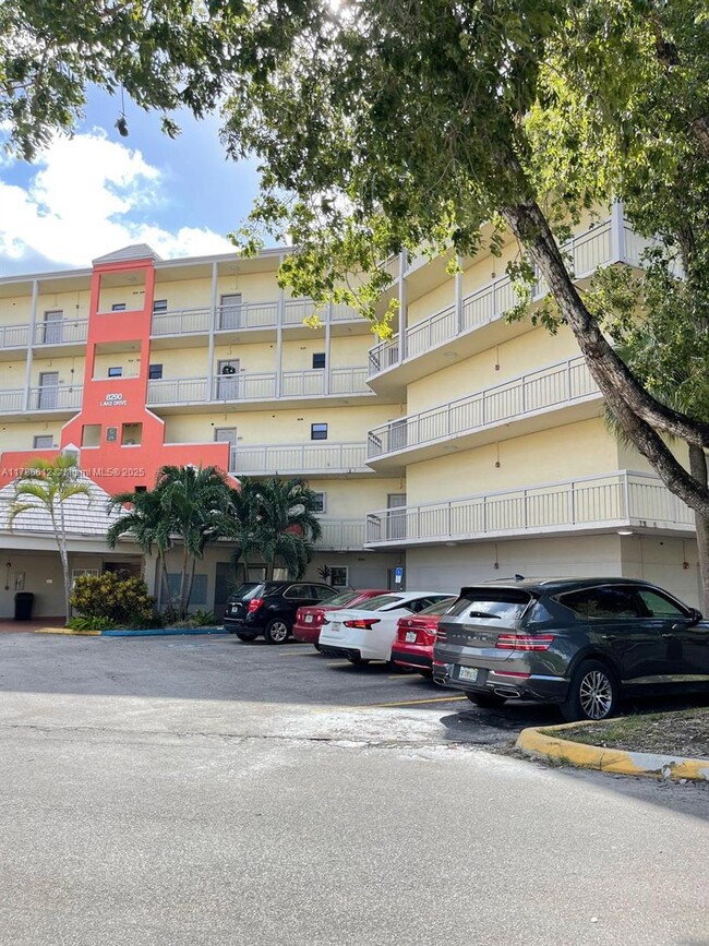 Building Photo - 8290 Lake Dr