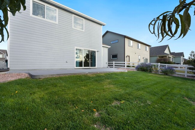 Building Photo - Open Space Views at this 3-Bedroom, 3-Bathroom, 3-Car Home!