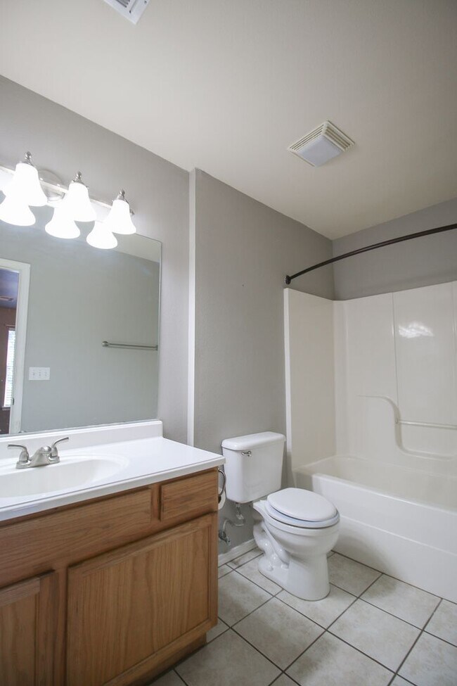 Building Photo - 3 Bed 2 Bath Rental Home in Tulsa