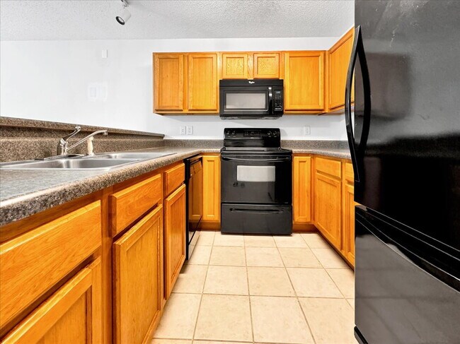 Building Photo - Charming Fort Walton Beach Townhome - Move-In Ready!