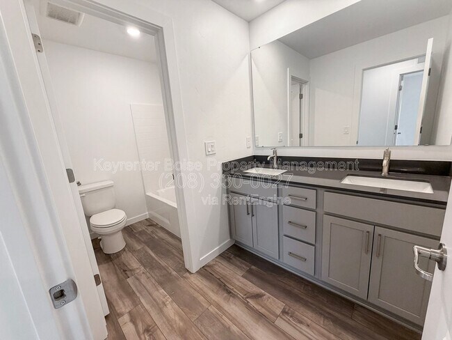 Building Photo - 4100 W Cirrus Ln