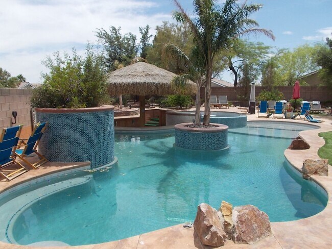 Building Photo - Stunning 4-Bedroom Ranch-Style Rental with...