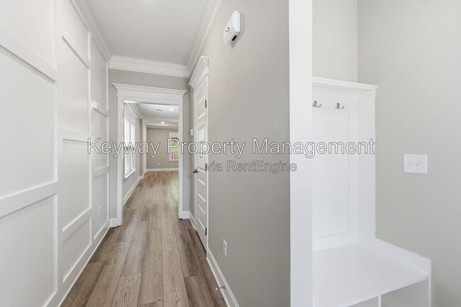 Building Photo - 228 Linsmore Ave