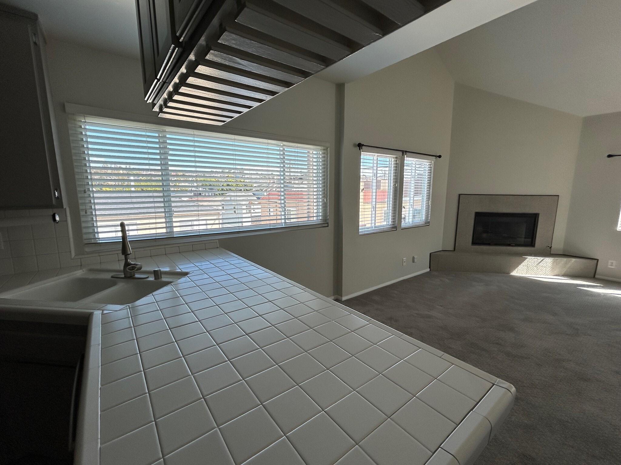 Kitchen towards living area - 3222 Morningside Dr