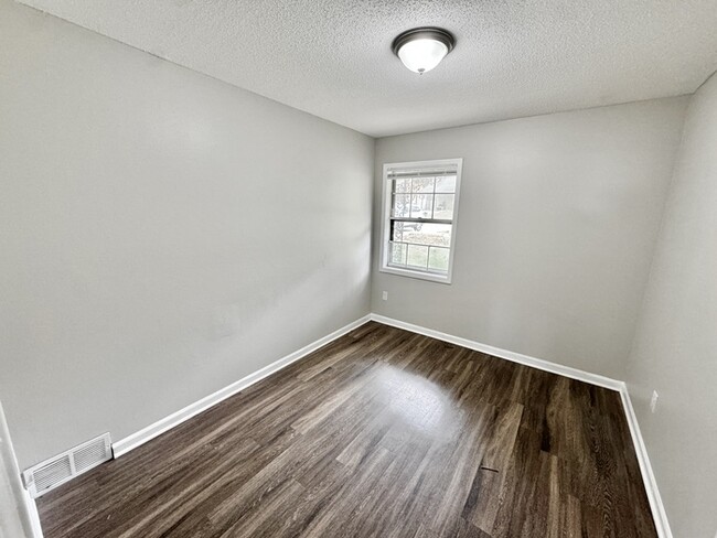 Building Photo - 3383 Seaforth Dr