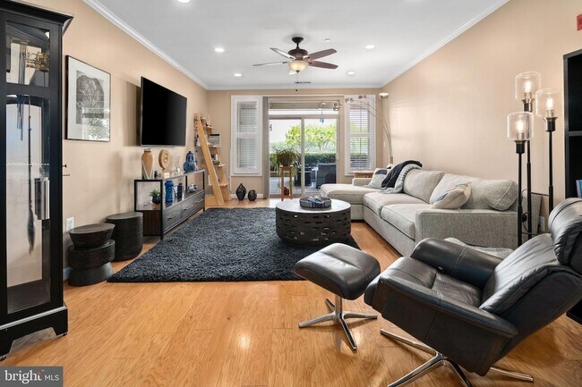 Building Photo - 440 Belmont Bay Dr