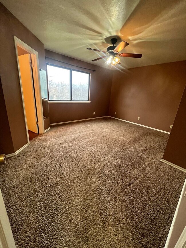 Building Photo - 3 Bedroom 3 Bathroom Highland area home.