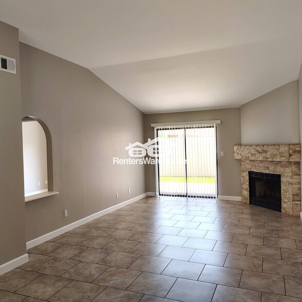 Building Photo - 945 N Pasadena